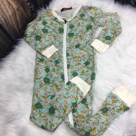 Boys lot of 2 items PJ’s & Overalls size 12 months - Picture 2 of 5